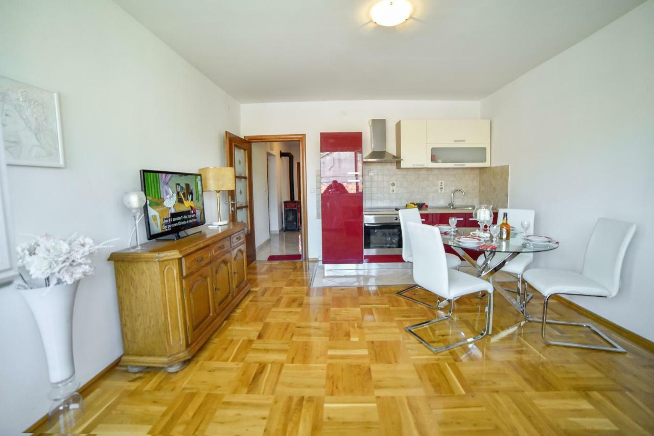 Apartment Ines Sinj Exterior foto